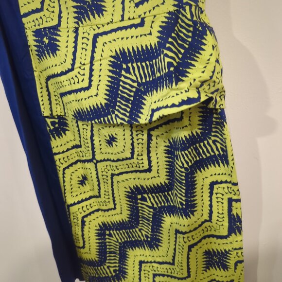 Evan Picone Size 8 graphic size 8 sheath dress with side ruffle - Picture 4 of 5